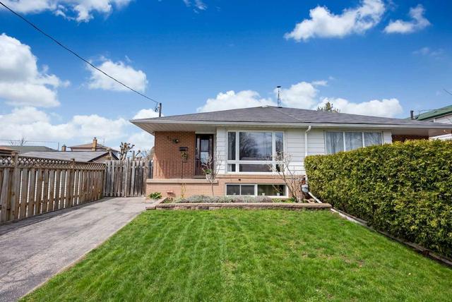 685 Perry Cres, House semidetached with 3 bedrooms, 2 bathrooms and 2 parking in Oshawa ON | Card Image