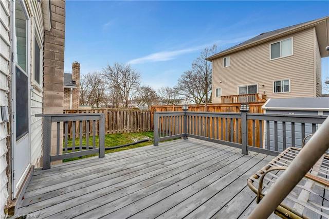 19 Debby Crescent, House semidetached with 3 bedrooms, 2 bathrooms and 2 parking in Brantford ON | Image 17