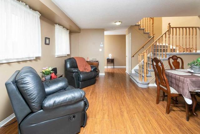 131 Saddletree Tr, House semidetached with 3 bedrooms, 2 bathrooms and 3 parking in Brampton ON | Image 4