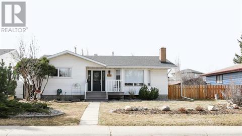 157 Wilson Crescent, House detached with 4 bedrooms, 2 bathrooms and 2 parking in Red Deer AB | Card Image