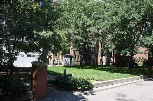 11 St Patricks Sq, House attached with 4 bedrooms, 3 bathrooms and null parking in Toronto ON | Image 17