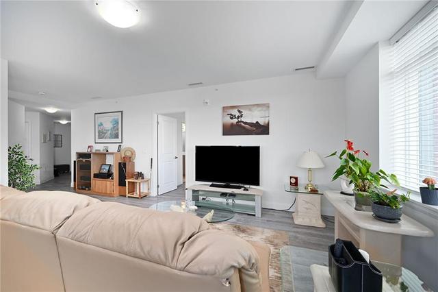 221 - 1 Redfern Avenue, Condo with 2 bedrooms, 2 bathrooms and 1 parking in Hamilton ON | Image 21