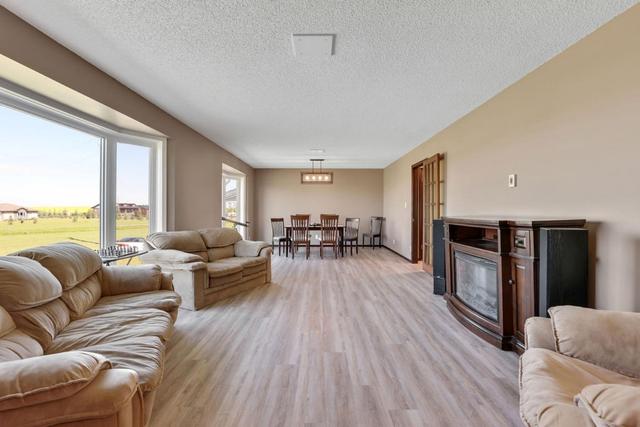 260029 Range Road 251, House detached with 3 bedrooms, 2 bathrooms and 10 parking in Wheatland County AB | Image 2