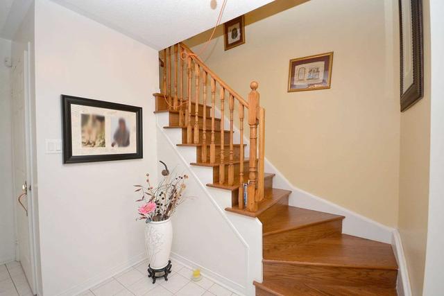 63 Ridgefield Crt, House semidetached with 3 bedrooms, 4 bathrooms and 3 parking in Brampton ON | Image 5