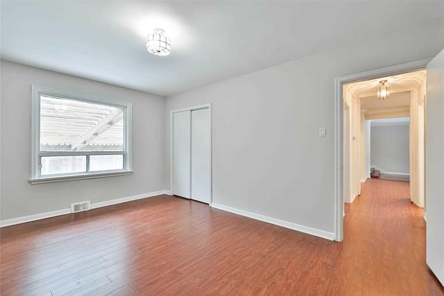 11 Leacroft Cres, House detached with 4 bedrooms, 3 bathrooms and 5 parking in Toronto ON | Image 18