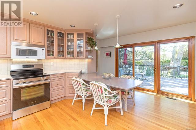 3098 Midland Rd, House detached with 4 bedrooms, 3 bathrooms and 8 parking in Oak Bay BC | Image 20