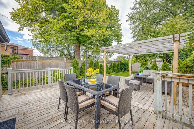 88 North Edgely Ave, House detached with 3 bedrooms, 2 bathrooms and 3 parking in Toronto ON | Image 33