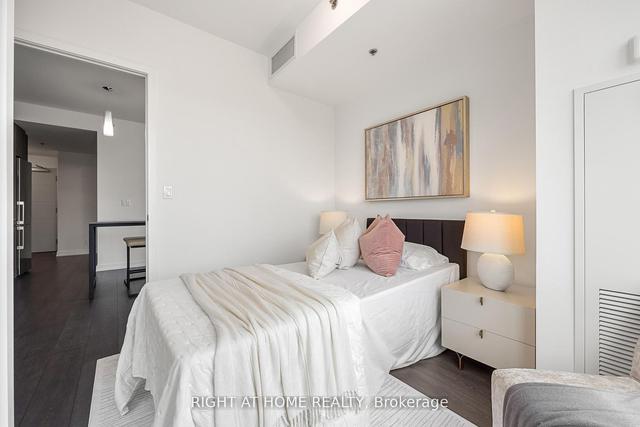 504 - 203 College St, Condo with 3 bedrooms, 3 bathrooms and 0 parking in Toronto ON | Image 4