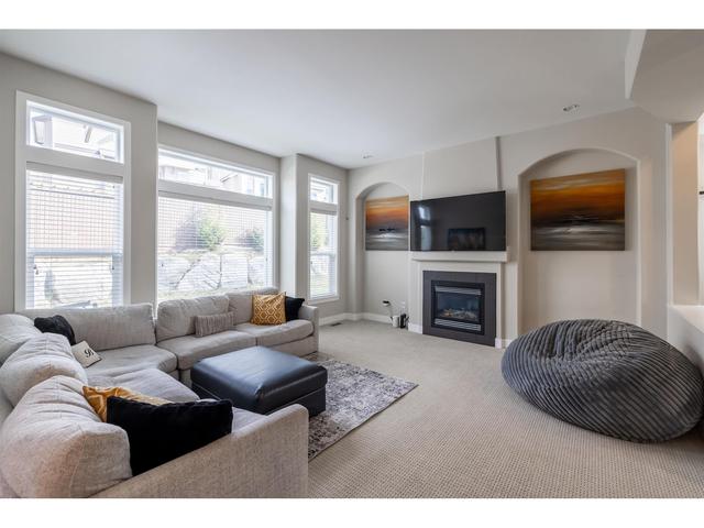 6076 163a Street, House detached with 3 bedrooms, 3 bathrooms and 6 parking in Surrey BC | Image 14