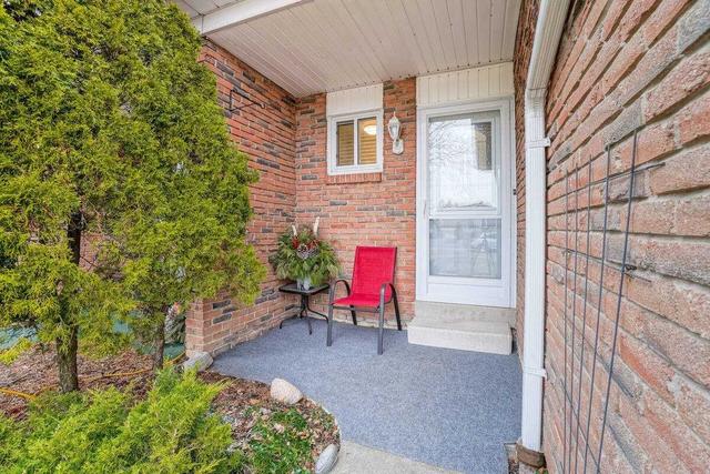27 Huntsville St, Townhouse with 3 bedrooms, 2 bathrooms and 3 parking in Hamilton ON | Image 12