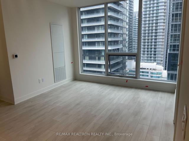 2713 - 35 Mercer St, Condo with 2 bedrooms, 2 bathrooms and 0 parking in Toronto ON | Image 11
