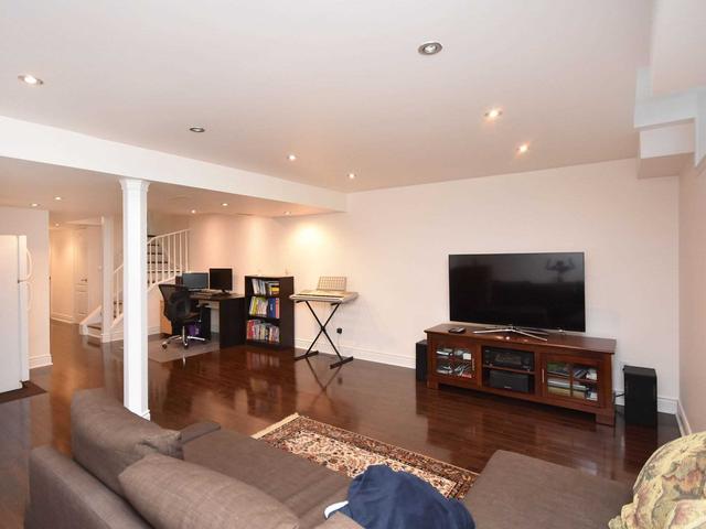4969 Long Acre Dr, House attached with 3 bedrooms, 4 bathrooms and 2 parking in Mississauga ON | Image 8