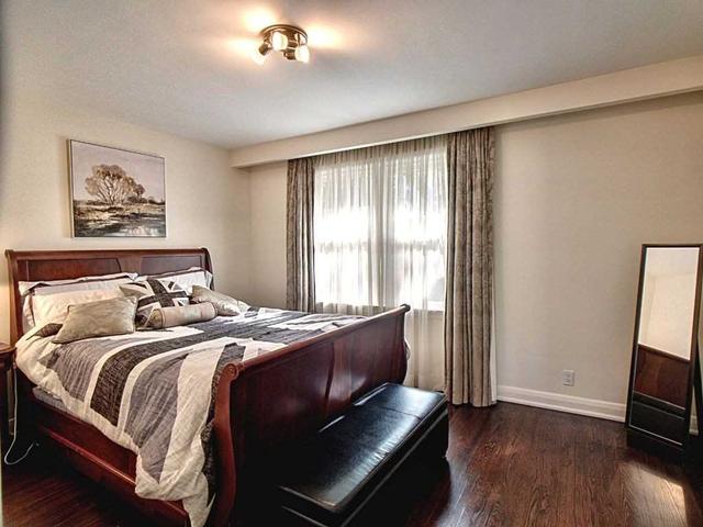 23 Morewood Cres, House detached with 4 bedrooms, 3 bathrooms and 4 parking in Toronto ON | Image 20