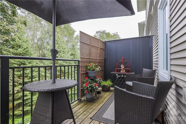 64 Songbird Private, Townhouse with 2 bedrooms, 2 bathrooms and 3 parking in Ottawa ON | Image 12