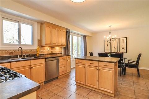 975 Lavender Crt, House detached with 3 bedrooms, 3 bathrooms and 6 parking in Oshawa ON | Image 7