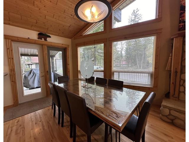 4539 Columbia Place, House detached with 3 bedrooms, 3 bathrooms and null parking in East Kootenay F BC | Image 9