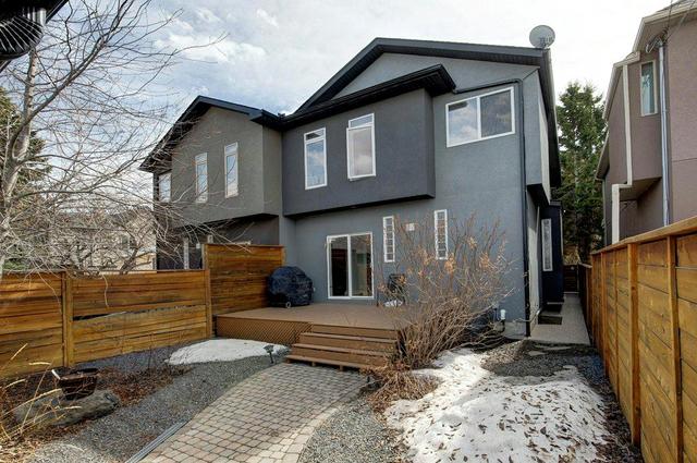 2430 31 Avenue Sw, Home with 3 bedrooms, 2 bathrooms and 2 parking in Calgary AB | Image 30
