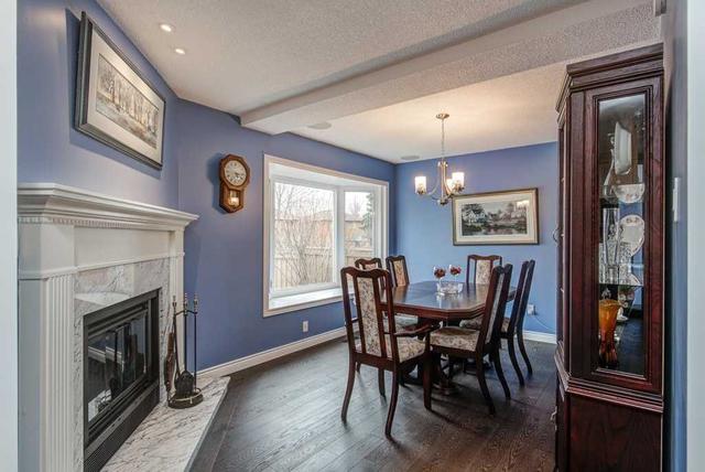 1403 Cobbler Lane, House detached with 4 bedrooms, 3 bathrooms and 5 parking in Oakville ON | Image 2