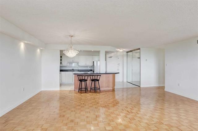 816 - 15 La Rose Ave, Condo with 3 bedrooms, 2 bathrooms and 1 parking in Toronto ON | Image 6