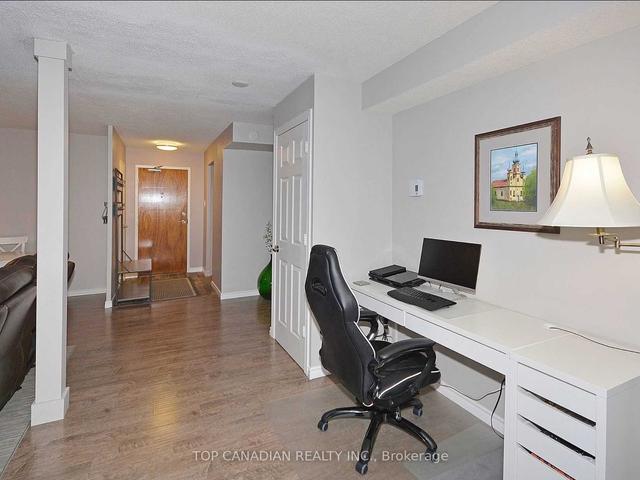 1203 - 1 Royal Orchard Blvd, Condo with 2 bedrooms, 2 bathrooms and 1 parking in Markham ON | Image 8