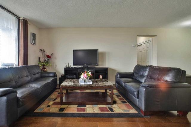 810 - 1210 Radom St, Condo with 3 bedrooms, 2 bathrooms and 1 parking in Pickering ON | Image 5