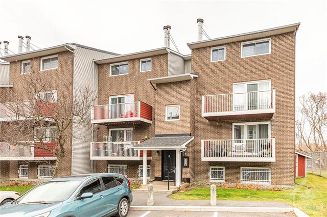 301 - 1589 St Bernard Street, Condo with 2 bedrooms, 2 bathrooms and 1 parking in Ottawa ON | Card Image