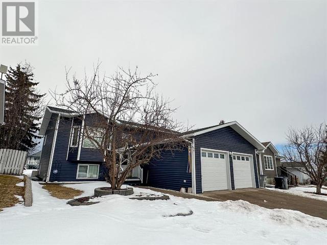 4722 43 Street, House detached with 4 bedrooms, 3 bathrooms and 4 parking in Mayerthorpe AB | Image 2