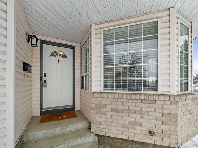 33 Silvergrove Close Nw, Home with 3 bedrooms, 2 bathrooms and 1 parking in Calgary AB | Image 3