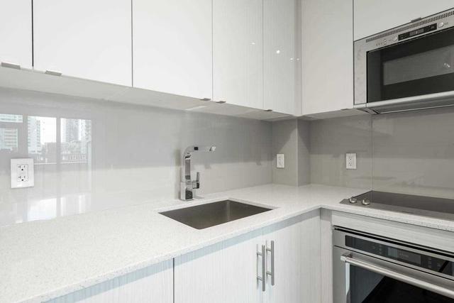 820 - 330 Richmond St W, Condo with 1 bedrooms, 1 bathrooms and 0 parking in Toronto ON | Image 4