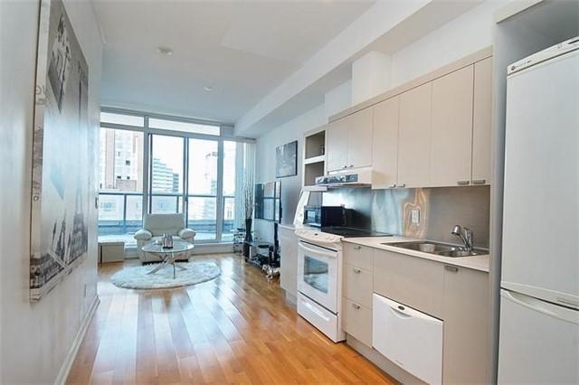 SubPen - 111 Elizabeth St, Condo with 1 bedrooms, 1 bathrooms and 1 parking in Toronto ON | Image 2
