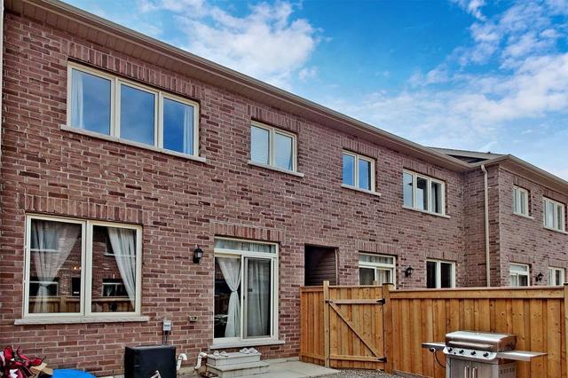 11 Pennycross Cres, House attached with 3 bedrooms, 3 bathrooms and 3 parking in Brampton ON | Image 33