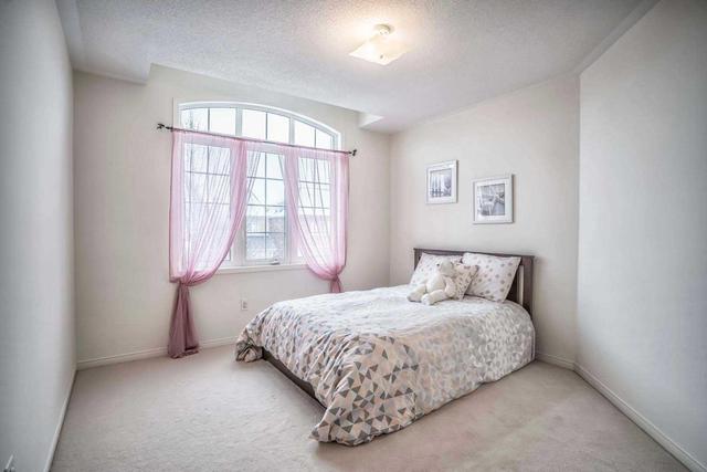 70 Dunwell Cres, House detached with 4 bedrooms, 3 bathrooms and 4 parking in Ajax ON | Image 18