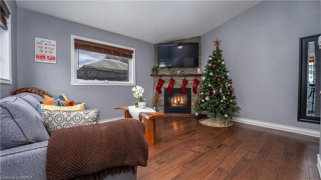 3a Lloyd Street, House semidetached with 2 bedrooms, 1 bathrooms and 2 parking in Brantford ON | Image 9