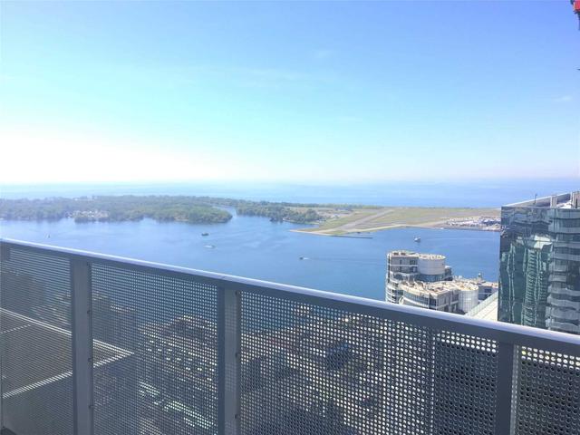 5401 - 88 Harbour St, Condo with 1 bedrooms, 1 bathrooms and 0 parking in Toronto ON | Image 2