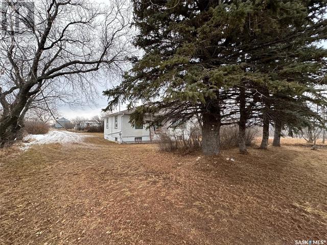 404 1st Street, House detached with 2 bedrooms, 1 bathrooms and null parking in Findlater SK | Image 1