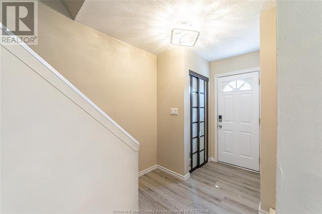 6726 Rose Ville Garden Unit# 14, House attached with 3 bedrooms, 1 bathrooms and null parking in Windsor ON | Card Image