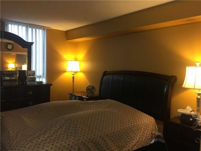1002 - 155 Hillcrest Ave, Condo with 2 bedrooms, 1 bathrooms and 1 parking in Mississauga ON | Image 5