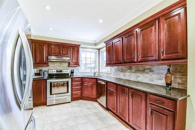 58 Hall Cres, House detached with 4 bedrooms, 4 bathrooms and 4 parking in Brampton ON | Image 12