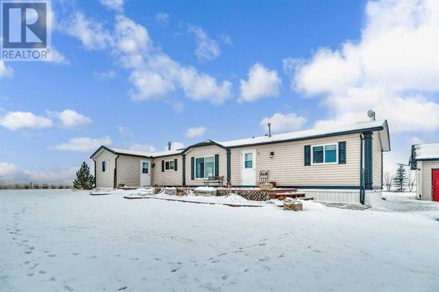 204076 Range Road 253, House other with 3 bedrooms, 2 bathrooms and null parking in Vulcan County AB | Image 38