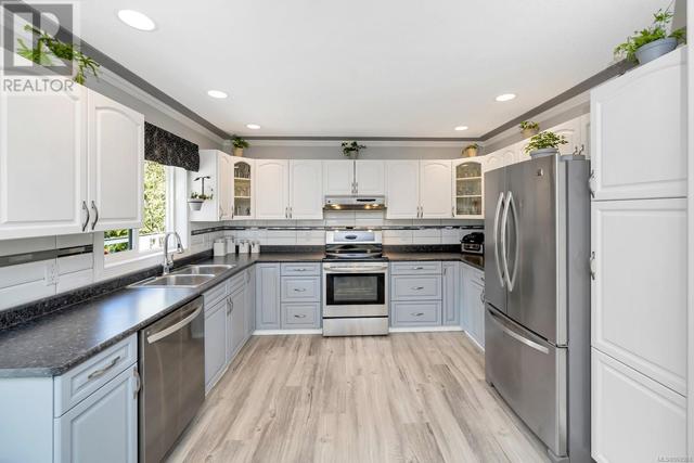 Painted pine kitchen cabinets, tile backsplash and stainless steel appliances | Image 13