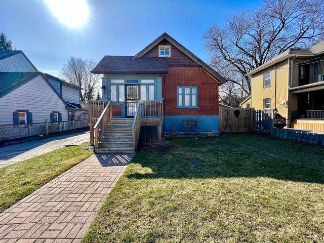 170 Albert St, House detached with 4 bedrooms, 1 bathrooms and 3 parking in Belleville ON | Image 1