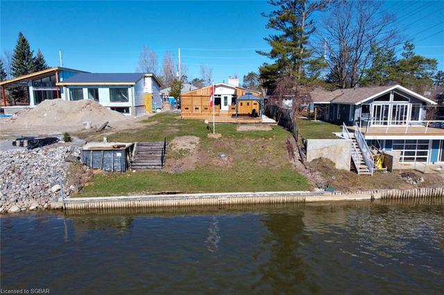 811 Mosley Street, House detached with 3 bedrooms, 2 bathrooms and null parking in Wasaga Beach ON | Image 3