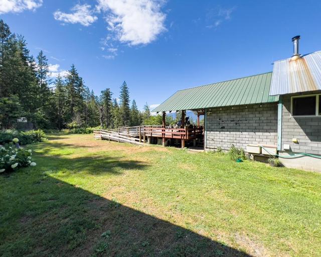 589 Sagacious Road, House detached with 2 bedrooms, 1 bathrooms and null parking in Columbia Shuswap B BC | Image 35