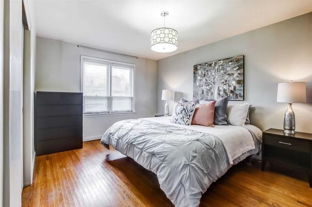 22 Decarie Circ, House detached with 4 bedrooms, 3 bathrooms and 3 parking in Toronto ON | Image 11