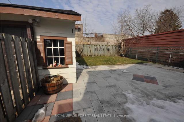 24 Ash Cres, House detached with 3 bedrooms, 2 bathrooms and 6 parking in Toronto ON | Image 6