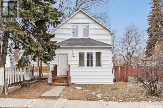 328 I Ave N, House detached with 3 bedrooms, 1 bathrooms and null parking in Saskatoon SK | Card Image
