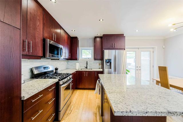 34 Roseneath Gdns, House semidetached with 3 bedrooms, 2 bathrooms and 1 parking in Toronto ON | Image 6