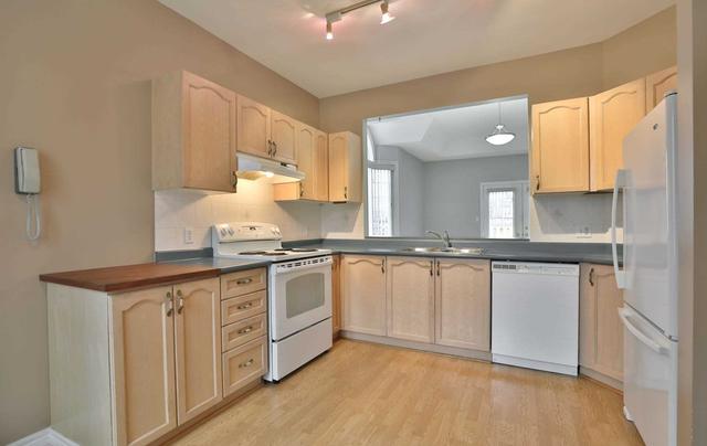 100 Twentyplace Blvd, Townhouse with 1 bedrooms, 2 bathrooms and 2 parking in Hamilton ON | Image 5