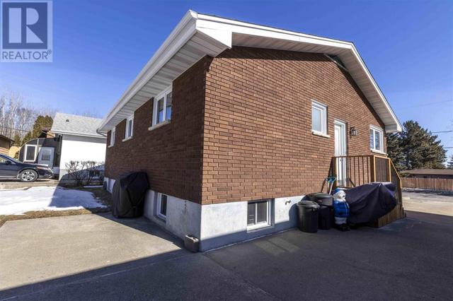 394 Royal St, House detached with 4 bedrooms, 1 bathrooms and null parking in Thunder Bay ON | Image 29