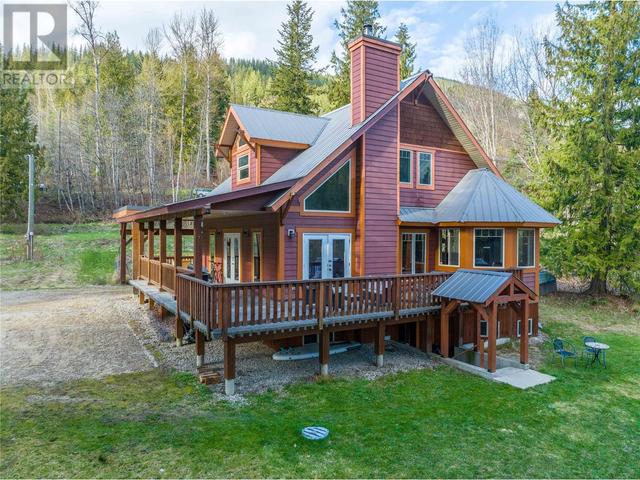 437 Cedar Street, House detached with 4 bedrooms, 3 bathrooms and 4 parking in Revelstoke BC | Image 5